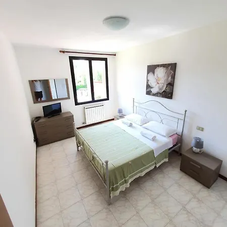 Con Piscina Il Glicine Sul Garda